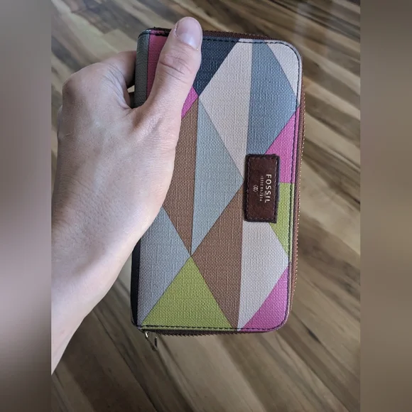 Fossil Zip Wallet Clutch - Colorblock Geometric Pattern - Picture 10 of 11